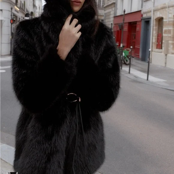 Luxurious Brown Faux Fur Coat with Belt, NEW - Picture 2 of 3